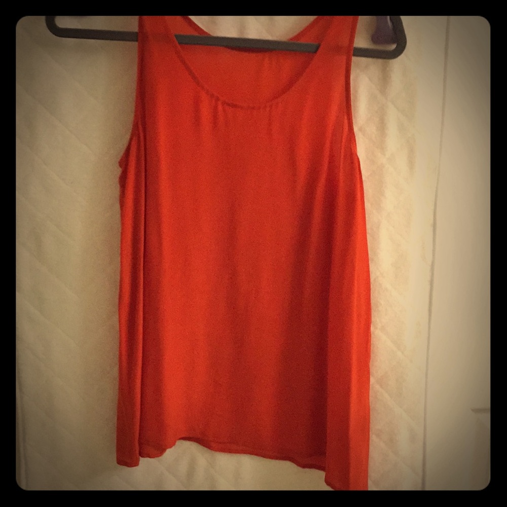 Tank top in silky red